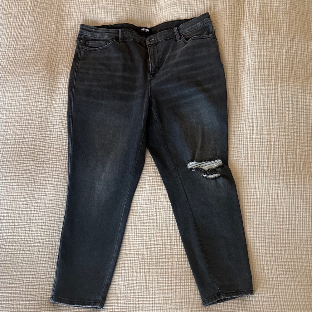 Boyfriend Distressed Black Jeans - Relaxed Fit